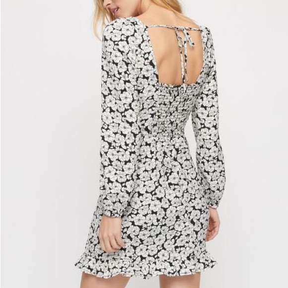 Long Sleeve Sweetheart Dress | Dynamite - Picture 2 of 8